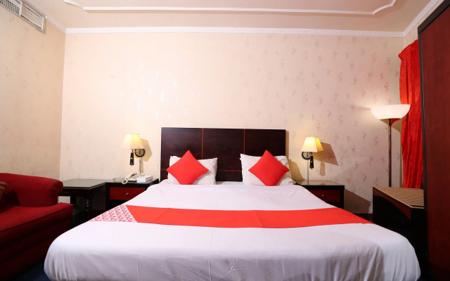 OYO 112 Semiramis Hotel