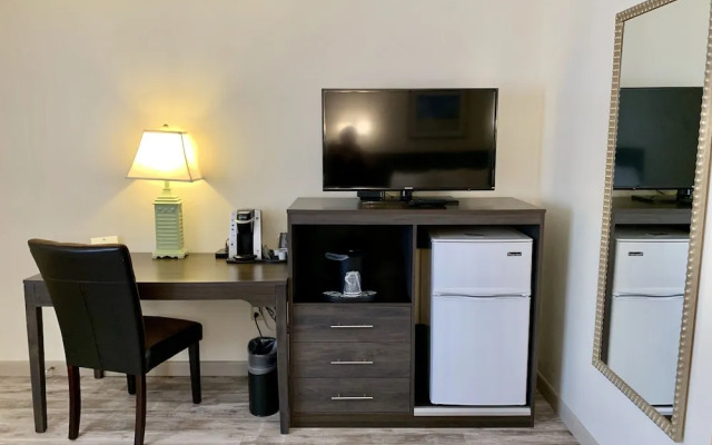 Eagle Wing Inn - Cape Cod