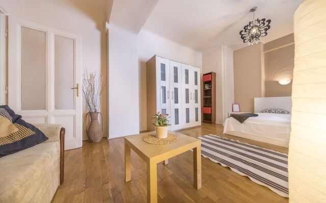Zumin Apartment