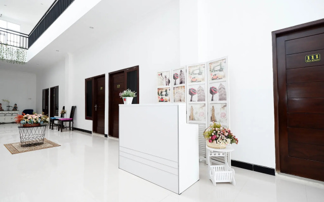 OYO 1611 Four D'home