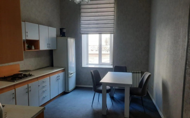 Apartament on Nizami street 6 rooms
