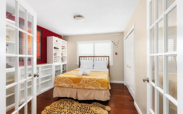 Luxury 5-Bedroom Stay W Pool Spa  Grill