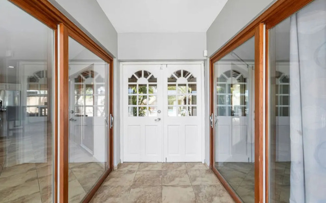 Amazing 4br4ba Villa w Pool Birdsanctuary Views