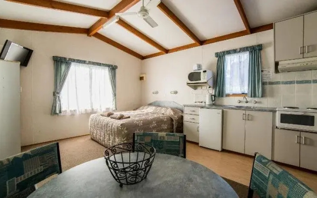 Richmond Motel & Top 10 Holiday Park