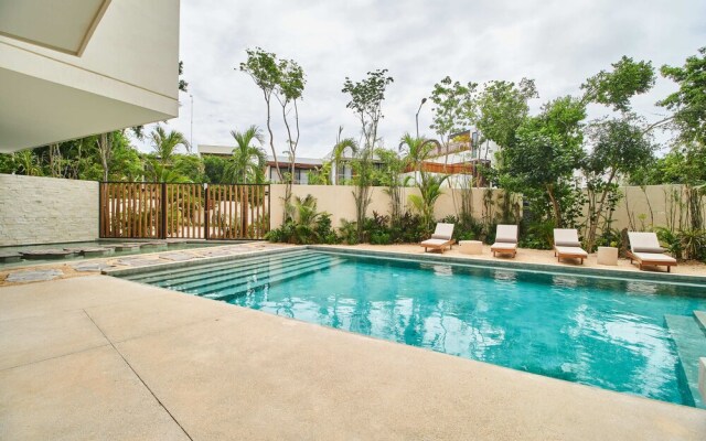 Pure Condos 302 By Lockey