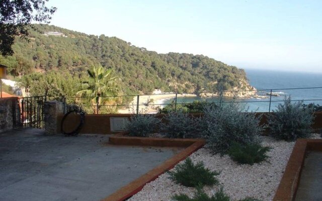 107522 - Apartment in Cala Canyelles