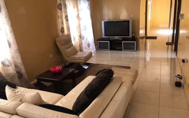 Charming 2-bed House in Brusubi