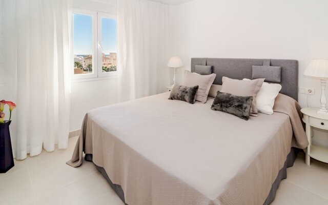 CP- Modern 3 bedroom apt frontline beach