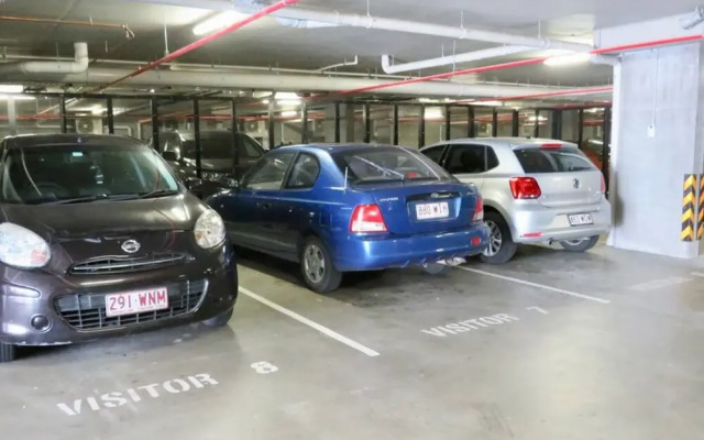 Modern 2 Bedroom Dutton Park Apartment With Balcony