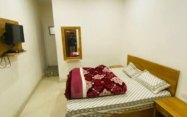 The Gajraj Hotel