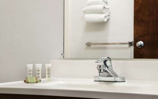 Super 8 by Wyndham Bowling Green