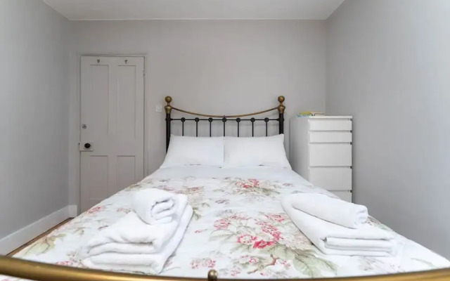 Host Stay Grove Townhouse