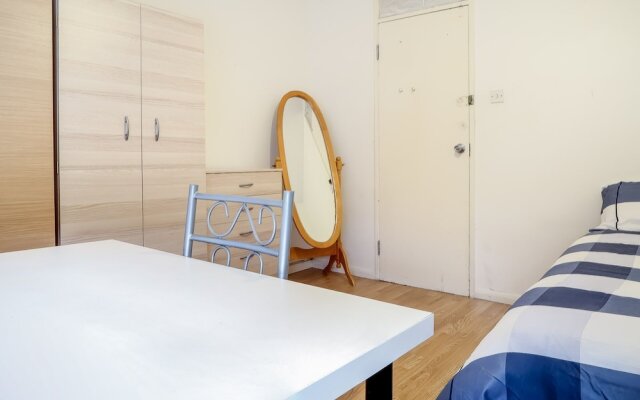 Regal Close Deluxe Single Guest Room 1