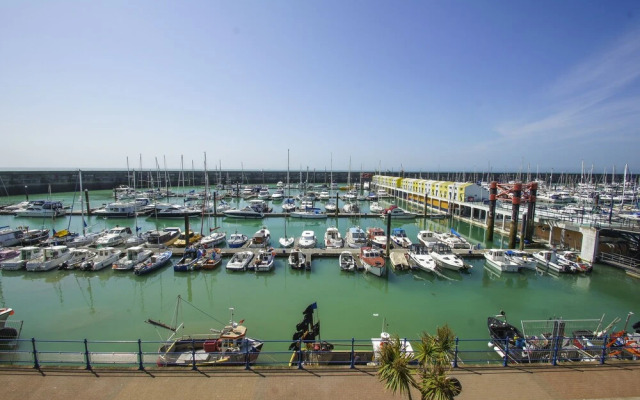 Britannia Harbour View Parking by Brighton Holiday Lets