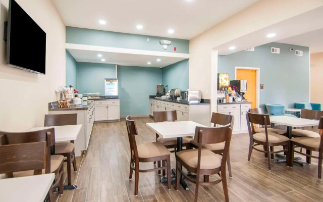 Howard Johnson by Wyndham University of Alabama Tuscaloosa