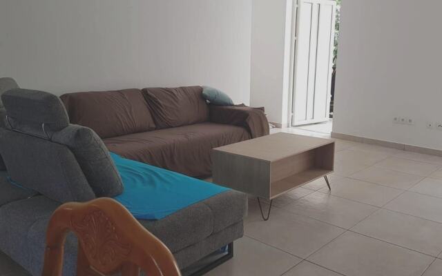 House with 2 Bedrooms in Saint-Denis, with Furnished Terrace And Wifi