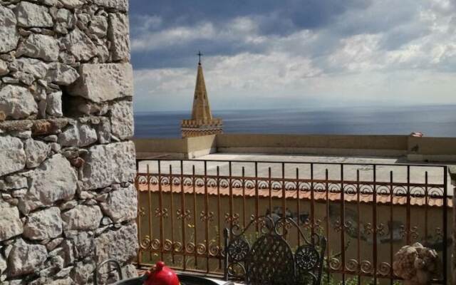 Villa La Rosa With 2 Bedrooms in Taormina, Wonderful sea View, Furnish