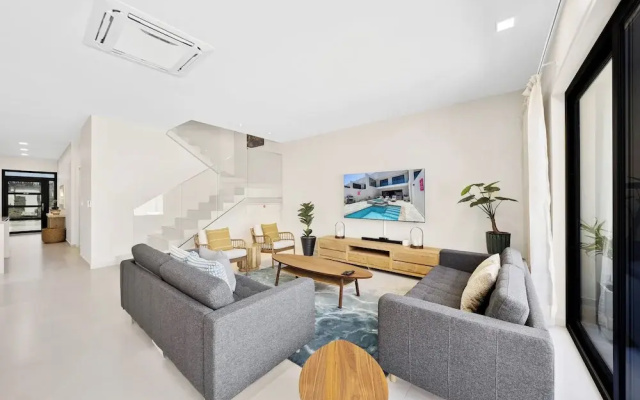 Catalina Residence Apt 3 - L.g. Smith Boulevard 546-j