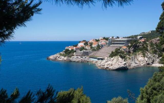 MJ's Sea Side Rooms