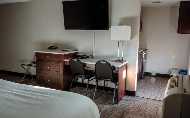 Homestead Inn & Suites