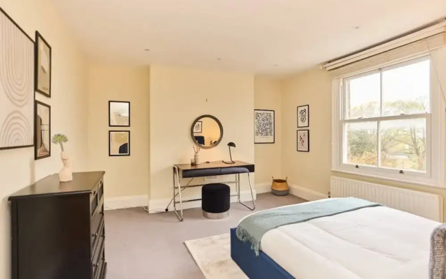 The Peckham Hideaway - Bright 3bdr Flat