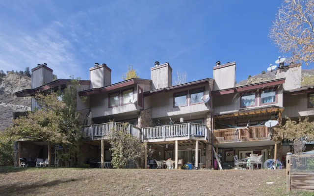 West Vail Riverfront Lodging, Colorado
