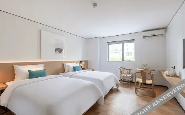Light Stay Heng 8 Automobile Hotel