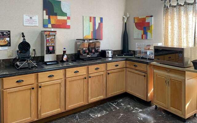 Econo Lodge Inn & Suites Sweetwater I-20