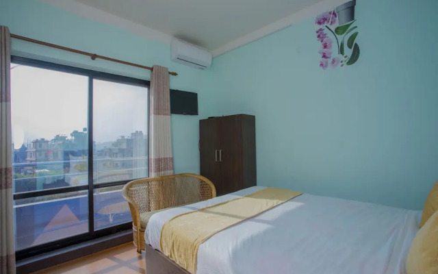 OYO 271 Hotel Golden Three