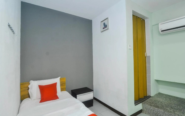 OYO 89465 Golden Lounge