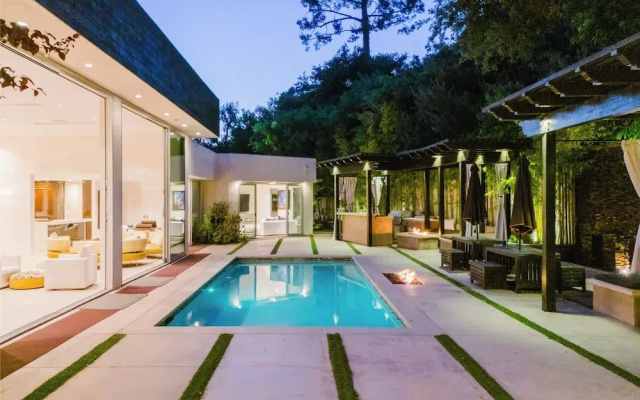 Zen Estate - Luxurious 5BR Beverly Hills Sanctuary With Pool & Canyon Views
