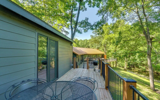 Waterfront Escape: Ozarks Home + Guest House!