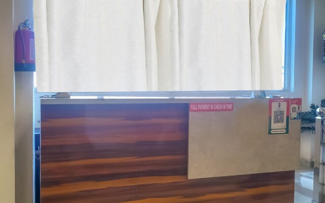 Roomshala 021 Hotel Joyous Inn