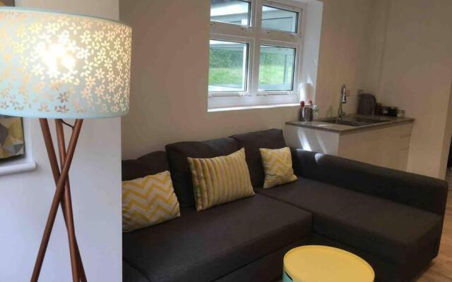 Bright and spacious annex near Lymington with private garden