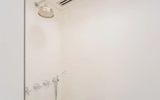 Viav by Rent All Como