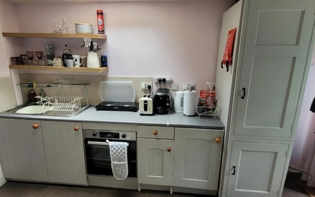 Cosy Self-contained Studio Flat in Bristol