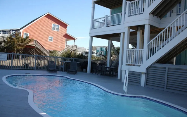 Beach Crew 4 Bedroom Home by RedAwning