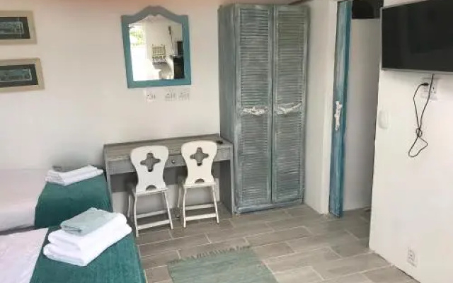The Green Palm Cottage