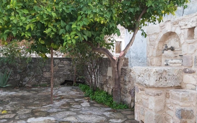 Traditional house in Asfendiou