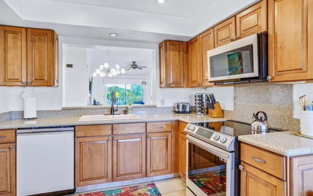 Elegant modern Palm Desert getaway