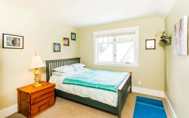 Spacious Town Home With Private Hot Tub