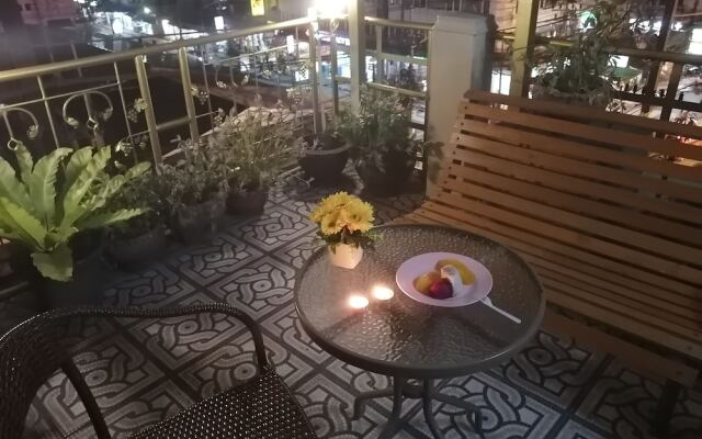 Qhkl Hotel