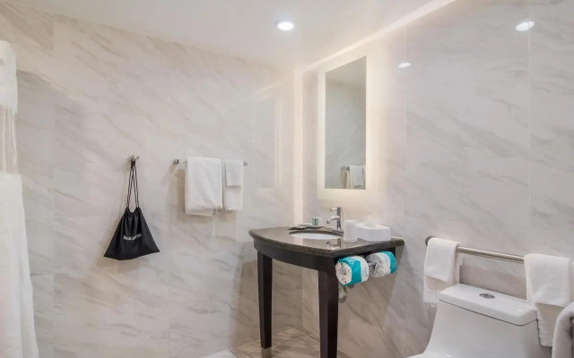 Monterey Inn Bayfront