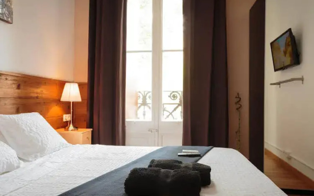 Microtel Bauhaus Gran Via