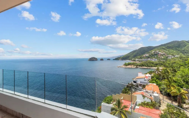 Blue Horizon Luxury Condo