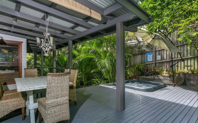 Bottlebrush Cottage