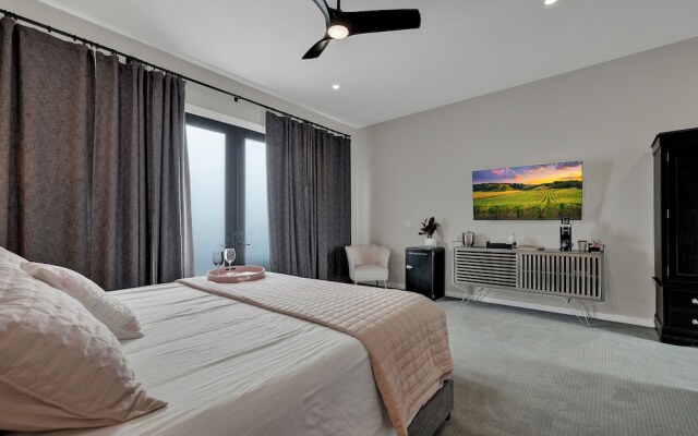 The Bentley Hotel - Coco Chanel Room - Pool View