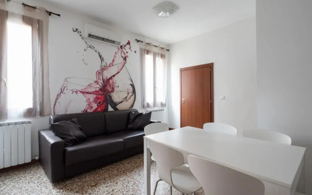 Venice Grand Canal Style Apt 3 by Wonderful Italy