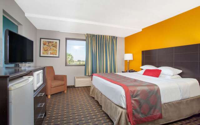 Ramada by Wyndham Davenport Orlando South