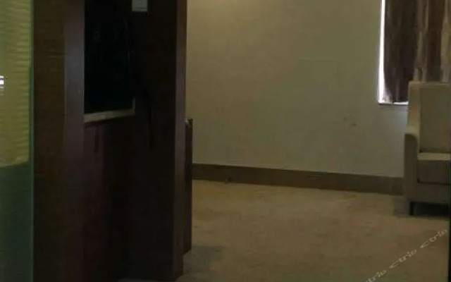 Phoenix Jinghua Hotel